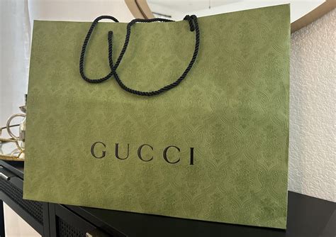 gucci 折扣 2021|Gucci shopping bag.